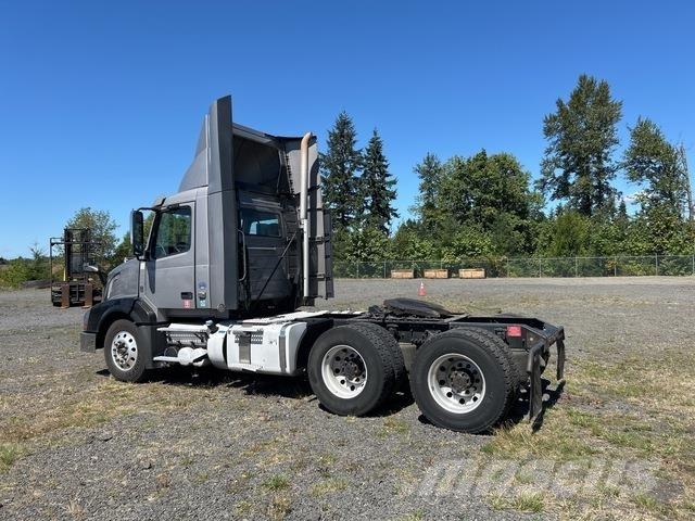 Volvo VNL 中古トラクターヘッド | トレーラーヘッド
