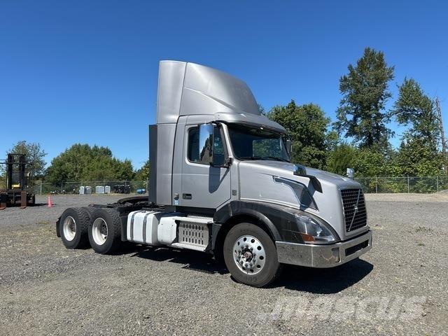 Volvo VNL 中古トラクターヘッド | トレーラーヘッド