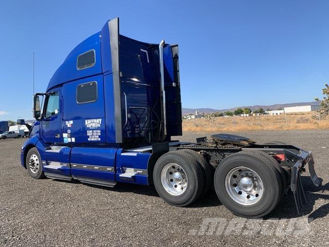 Volvo VNL 中古トラクターヘッド | トレーラーヘッド