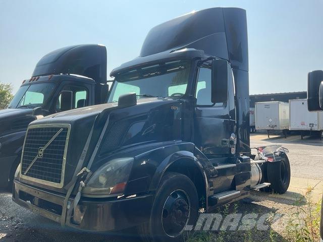 Volvo VNL 中古トラクターヘッド | トレーラーヘッド