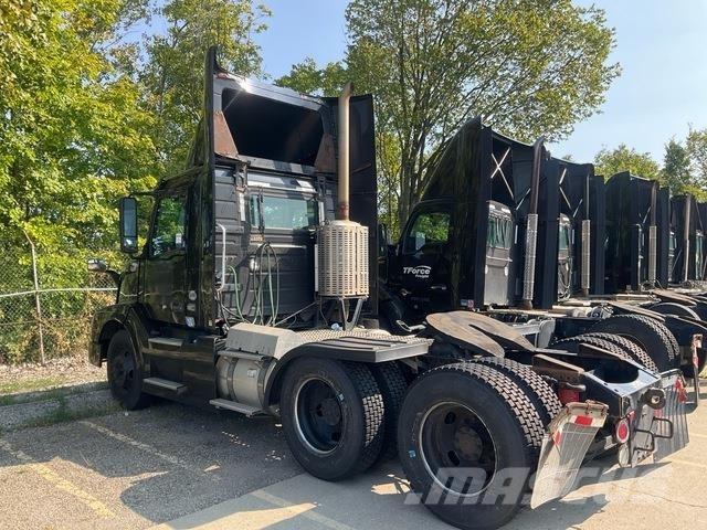 Volvo VNL 中古トラクターヘッド | トレーラーヘッド