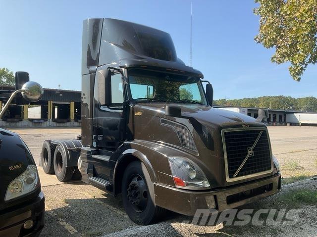 Volvo VNL 中古トラクターヘッド | トレーラーヘッド