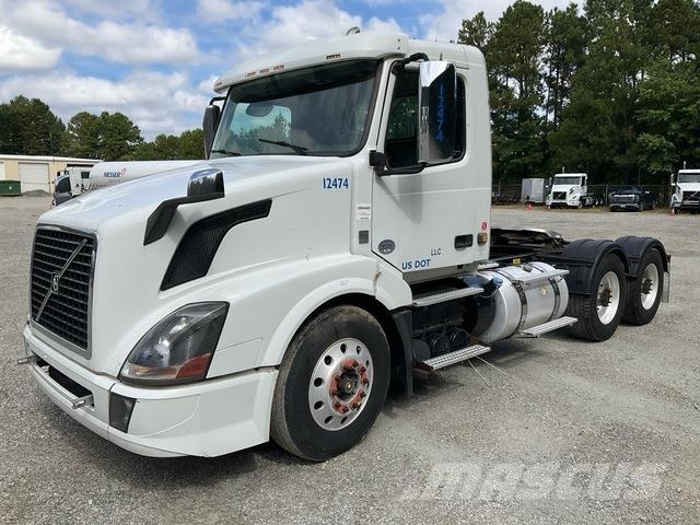 Volvo VNL 中古トラクターヘッド | トレーラーヘッド