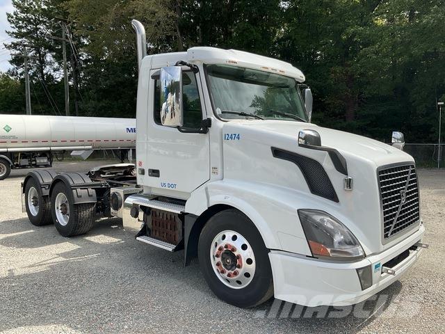 Volvo VNL 中古トラクターヘッド | トレーラーヘッド