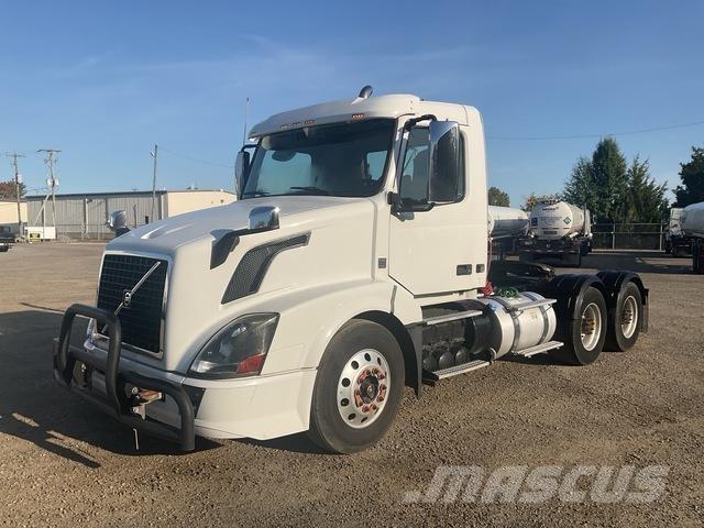 Volvo VNL 中古トラクターヘッド | トレーラーヘッド