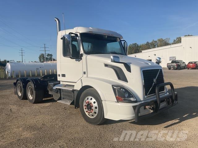 Volvo VNL 中古トラクターヘッド | トレーラーヘッド