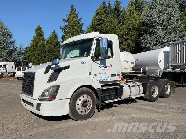 Volvo VNL 中古トラクターヘッド | トレーラーヘッド
