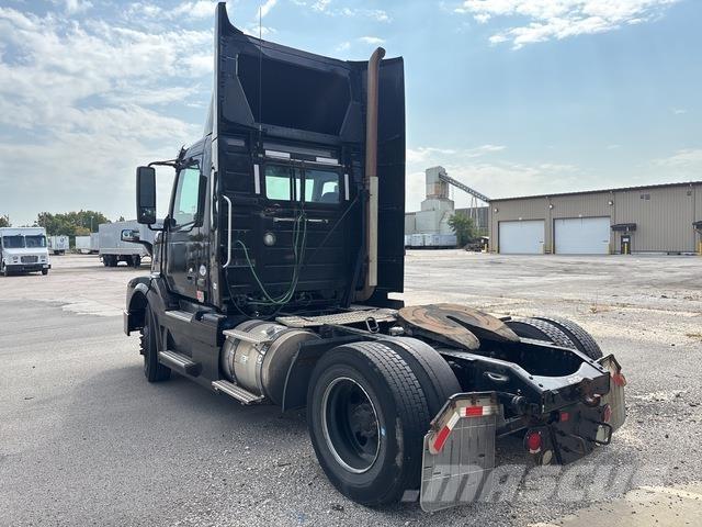 Volvo VNL 中古トラクターヘッド | トレーラーヘッド