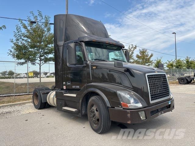 Volvo VNL 中古トラクターヘッド | トレーラーヘッド