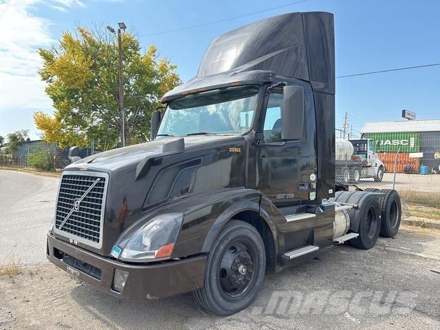 Volvo VNL 中古トラクターヘッド | トレーラーヘッド