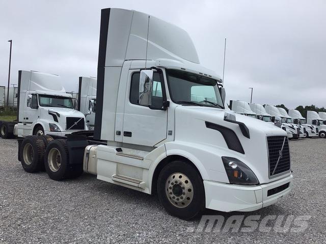 Volvo VNL 中古トラクターヘッド | トレーラーヘッド