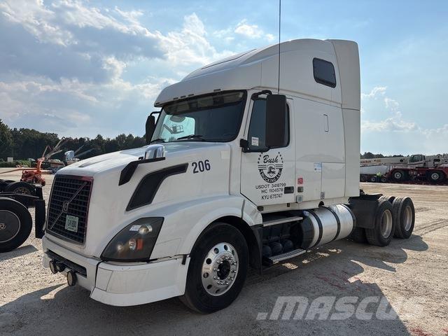 Volvo VNL 中古トラクターヘッド | トレーラーヘッド
