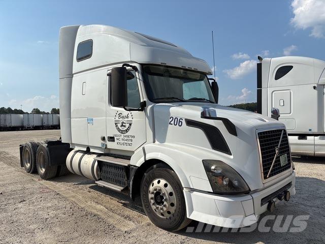 Volvo VNL 中古トラクターヘッド | トレーラーヘッド