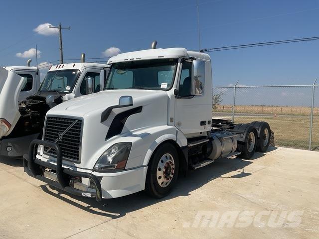 Volvo VNL 中古トラクターヘッド | トレーラーヘッド