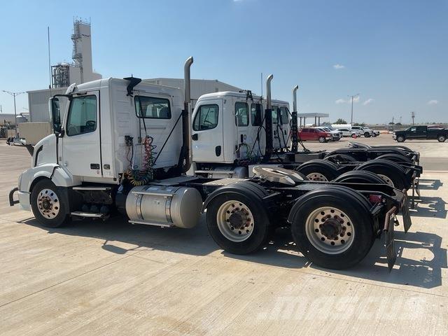 Volvo VNL 中古トラクターヘッド | トレーラーヘッド