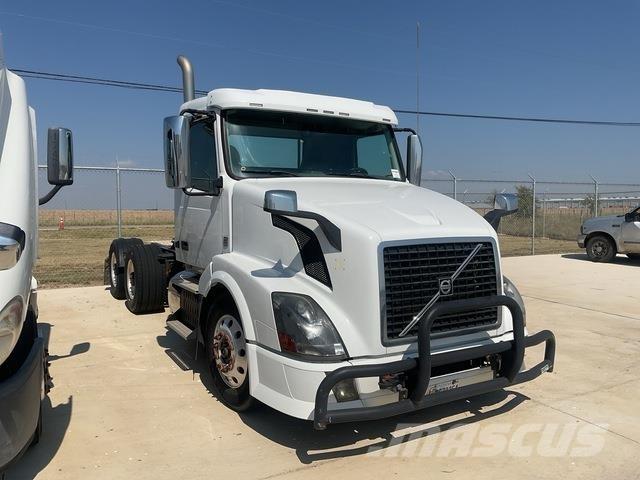 Volvo VNL 中古トラクターヘッド | トレーラーヘッド