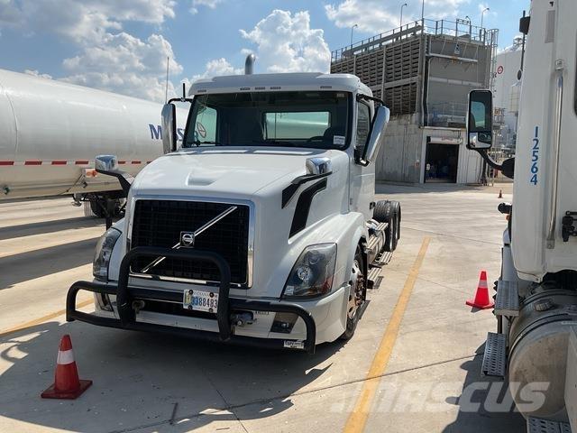 Volvo VNL 中古トラクターヘッド | トレーラーヘッド