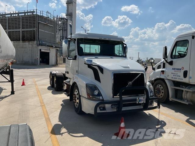 Volvo VNL 中古トラクターヘッド | トレーラーヘッド