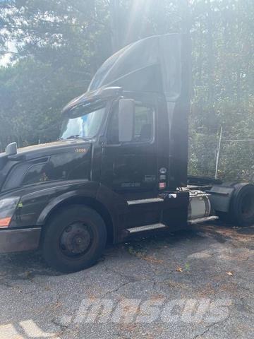 Volvo VNL 中古トラクターヘッド | トレーラーヘッド