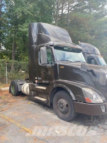 Volvo VNL 中古トラクターヘッド | トレーラーヘッド