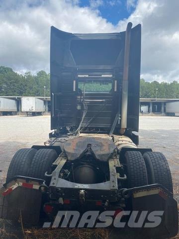 Volvo VNL 中古トラクターヘッド | トレーラーヘッド