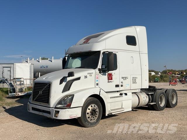 Volvo VNL 中古トラクターヘッド | トレーラーヘッド