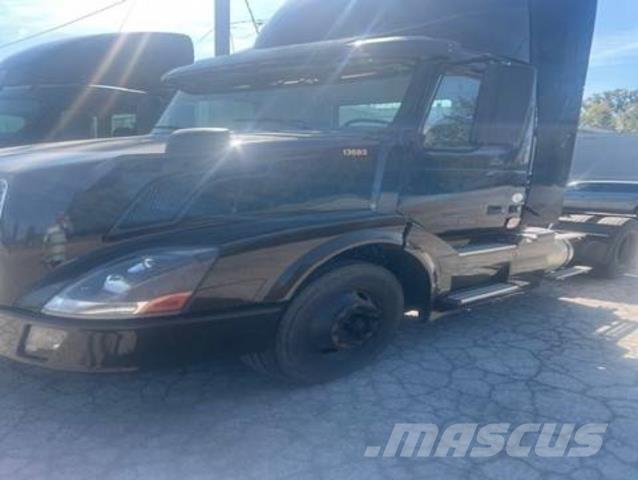 Volvo VNL 中古トラクターヘッド | トレーラーヘッド