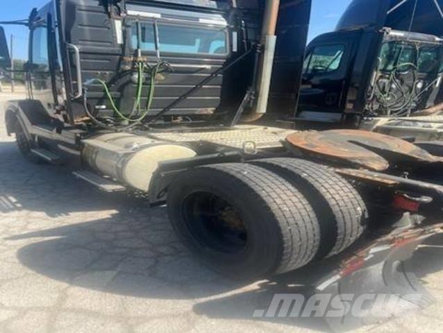 Volvo VNL 中古トラクターヘッド | トレーラーヘッド