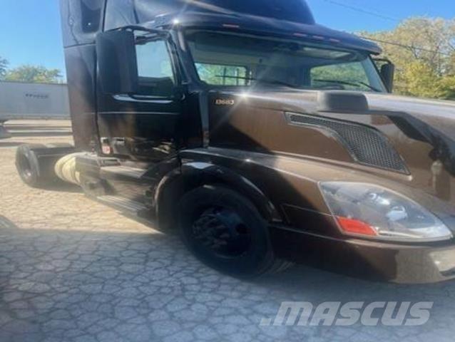 Volvo VNL 中古トラクターヘッド | トレーラーヘッド