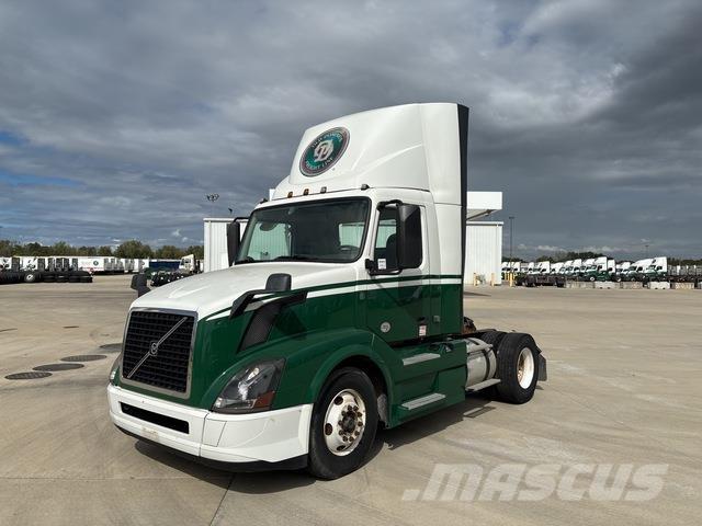 Volvo VNL 中古トラクターヘッド | トレーラーヘッド
