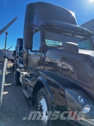 Volvo VNL 中古トラクターヘッド | トレーラーヘッド