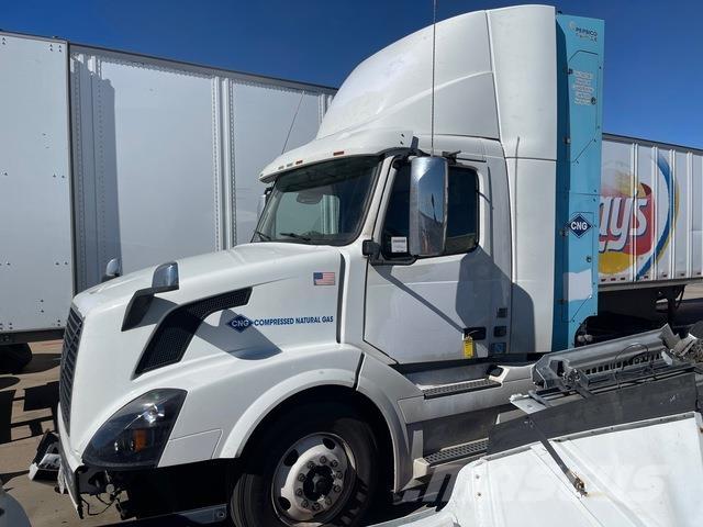 Volvo VNL 中古トラクターヘッド | トレーラーヘッド