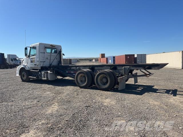 Volvo VNL スキップローダートラック