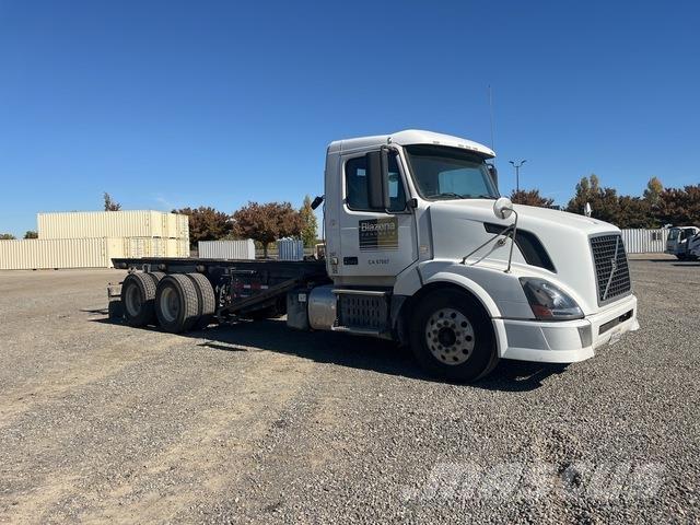 Volvo VNL スキップローダートラック
