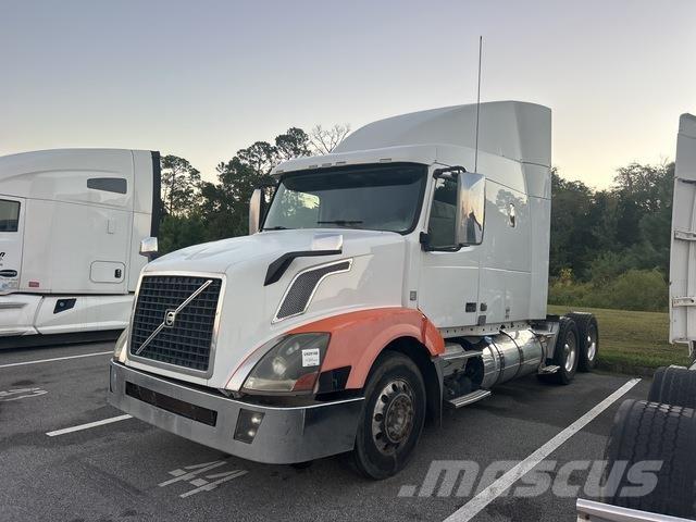 Volvo VNL 中古トラクターヘッド | トレーラーヘッド
