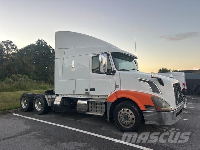 Volvo VNL 中古トラクターヘッド | トレーラーヘッド