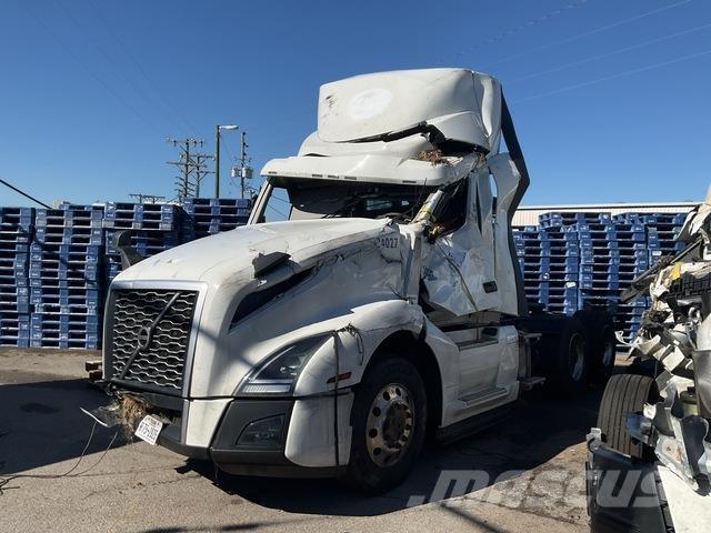 Volvo VNL 中古トラクターヘッド | トレーラーヘッド