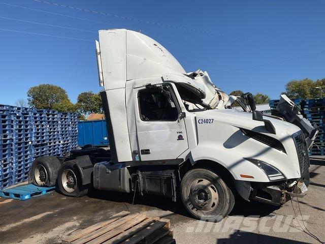 Volvo VNL 中古トラクターヘッド | トレーラーヘッド