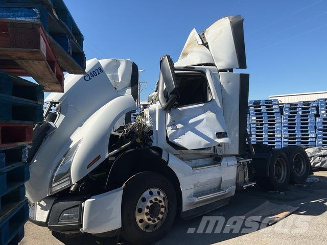 Volvo VNL 中古トラクターヘッド | トレーラーヘッド