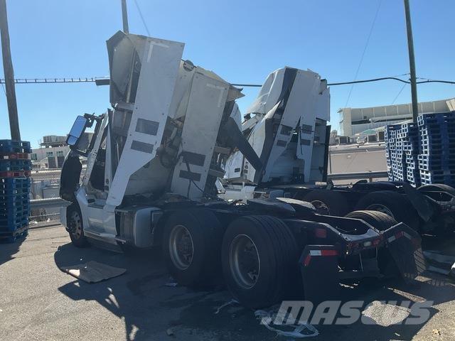 Volvo VNL 中古トラクターヘッド | トレーラーヘッド