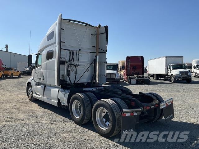 Volvo VNL 760 中古トラクターヘッド | トレーラーヘッド