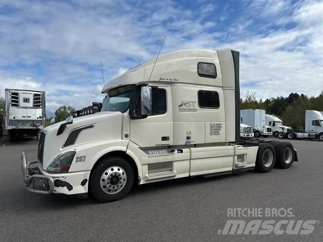 Volvo VNL 780 中古トラクターヘッド | トレーラーヘッド