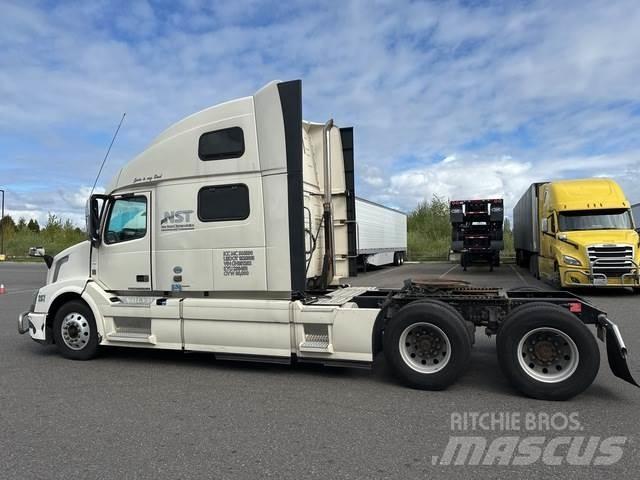 Volvo VNL 780 中古トラクターヘッド | トレーラーヘッド