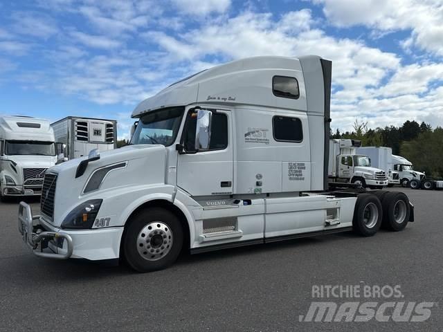 Volvo VNL 780 中古トラクターヘッド | トレーラーヘッド