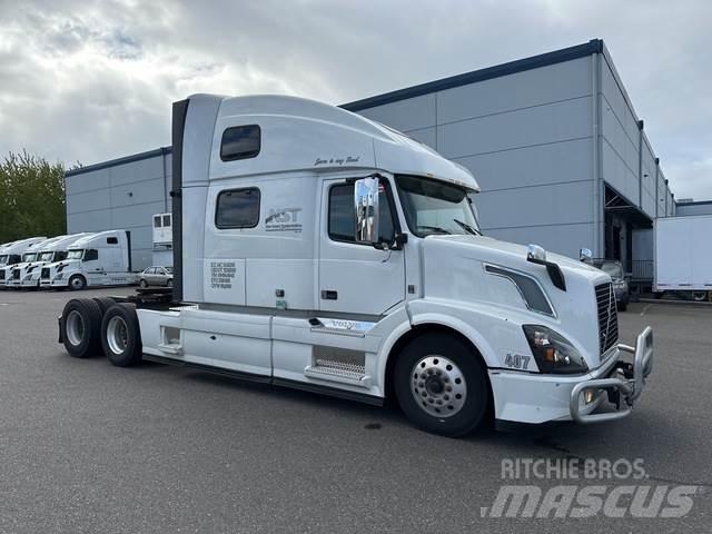 Volvo VNL 780 中古トラクターヘッド | トレーラーヘッド