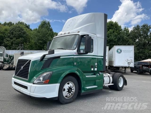 Volvo VNL42T 中古トラクターヘッド | トレーラーヘッド