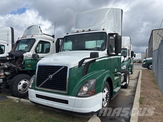Volvo VNL42T 中古トラクターヘッド | トレーラーヘッド