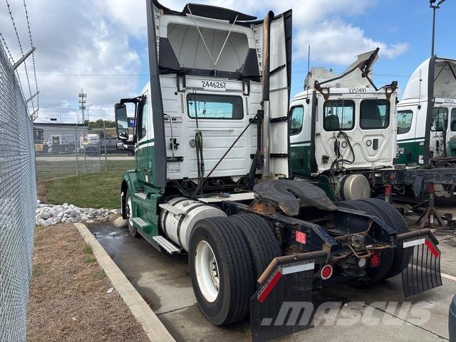 Volvo VNL42T 中古トラクターヘッド | トレーラーヘッド