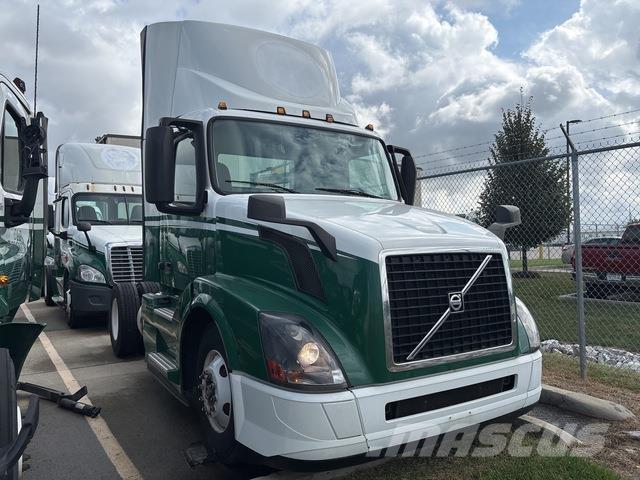 Volvo VNL42T 中古トラクターヘッド | トレーラーヘッド