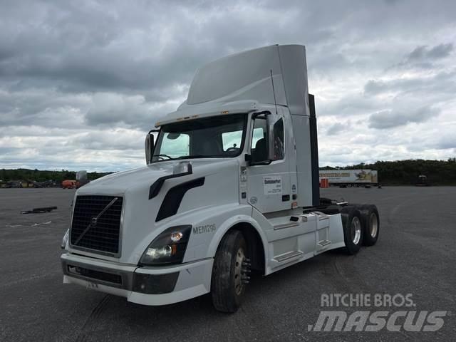 Volvo VNL64300 中古トラクターヘッド | トレーラーヘッド